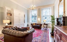 Joivy Converted Flat In Historic Building In New Town