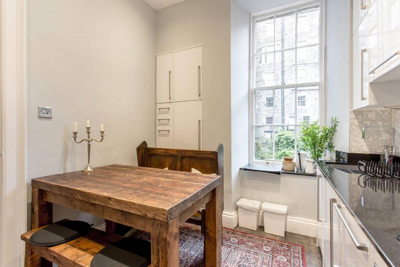 Joivy Converted Flat In Historic Building In New Town Edinburgh Exterior photo